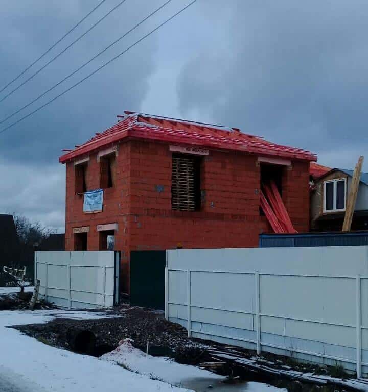 Строительство дома из поризованного рядового камня в п. «Мяглово»