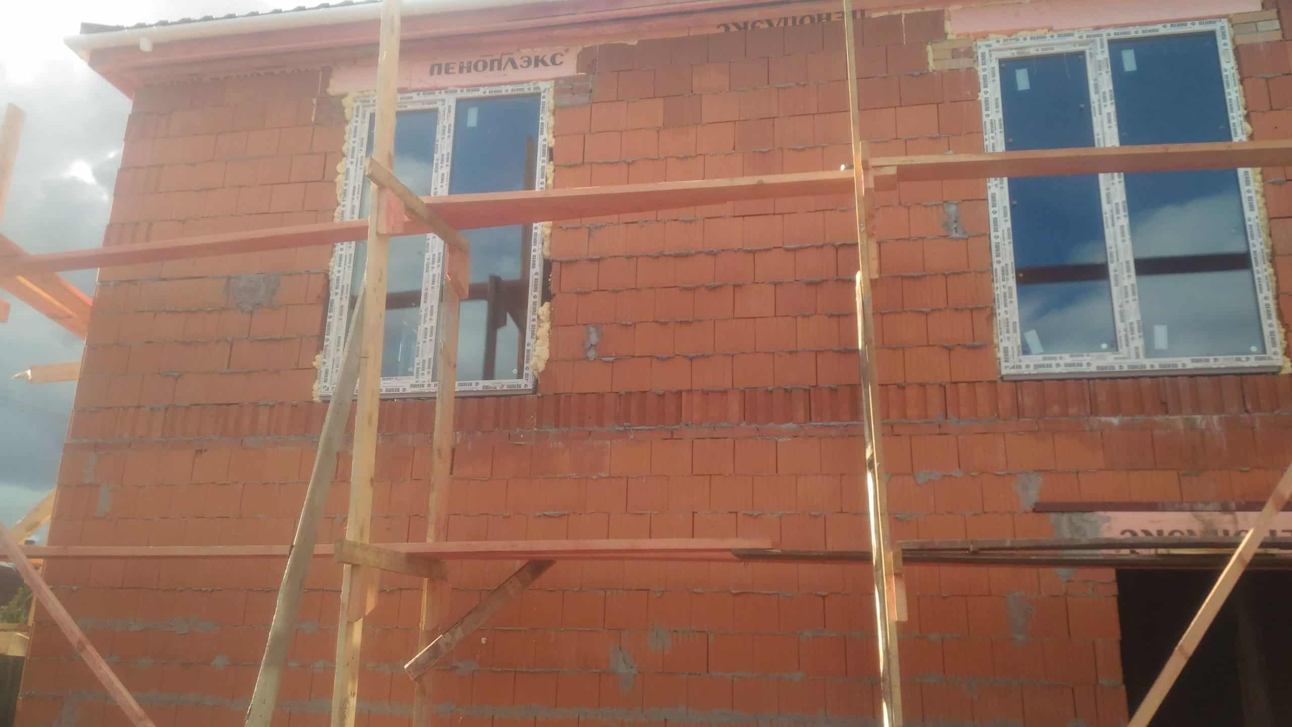 Строительство дома из поризованного рядового камня в п. «Мяглово»