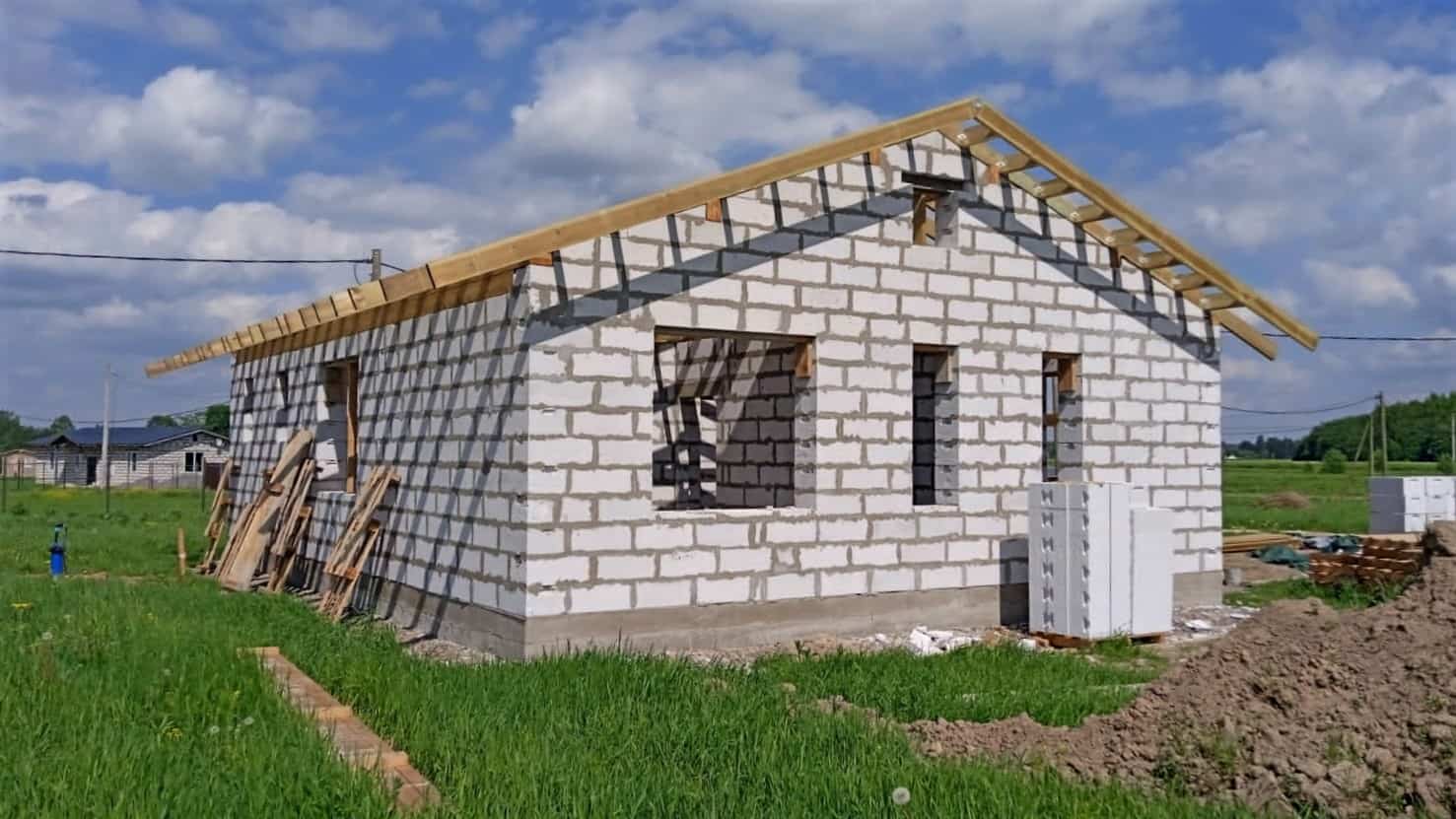 Строительство дома из газобетона, в деревне “Большево”, Ленинградской области